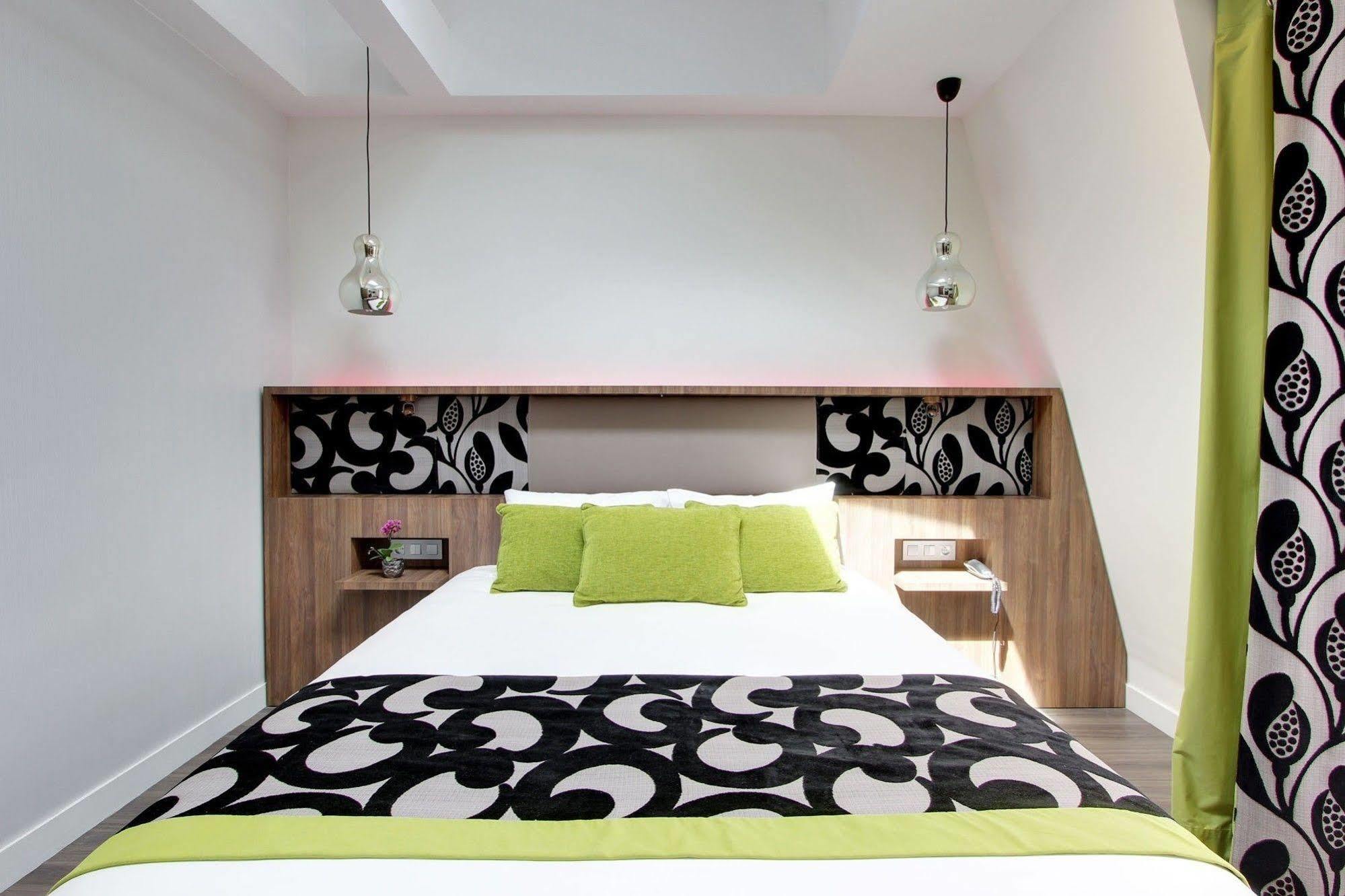 Alhambra Hotel Parijs